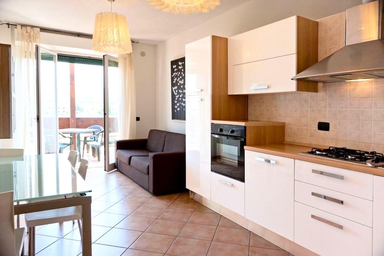 Isa-Apartments 4 Beds In Residence With Swimming-Pool In San Vincenzo, Just 600 Meters From The Sea Ngoại thất bức ảnh