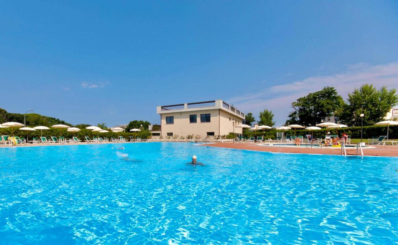 Isa-Apartments 4 Beds In Residence With Swimming-Pool In San Vincenzo, Just 600 Meters From The Sea Ngoại thất bức ảnh