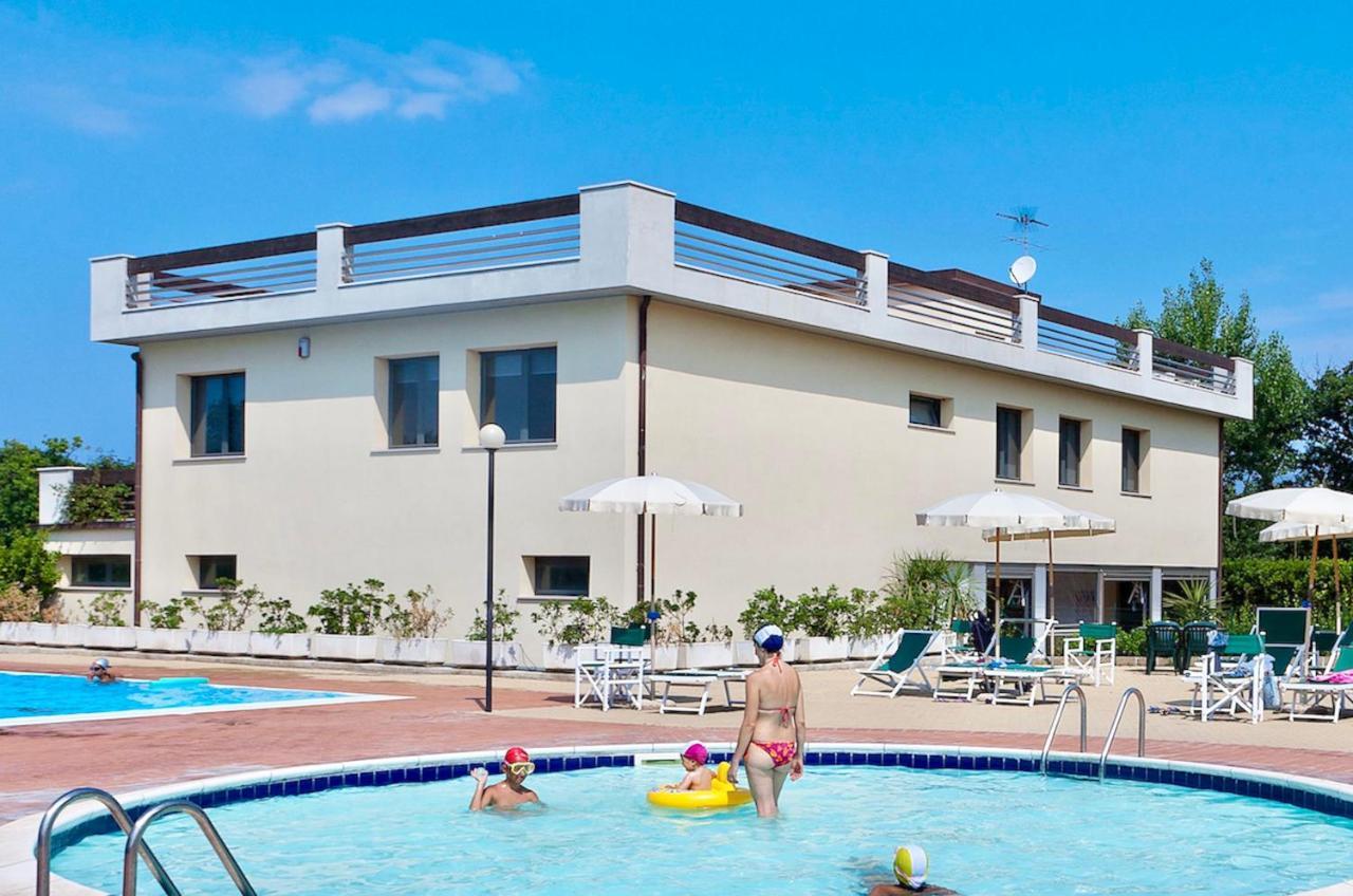 Isa-Apartments 4 Beds In Residence With Swimming-Pool In San Vincenzo, Just 600 Meters From The Sea Ngoại thất bức ảnh