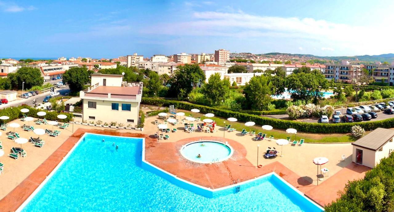 Isa-Apartments 4 Beds In Residence With Swimming-Pool In San Vincenzo, Just 600 Meters From The Sea Ngoại thất bức ảnh