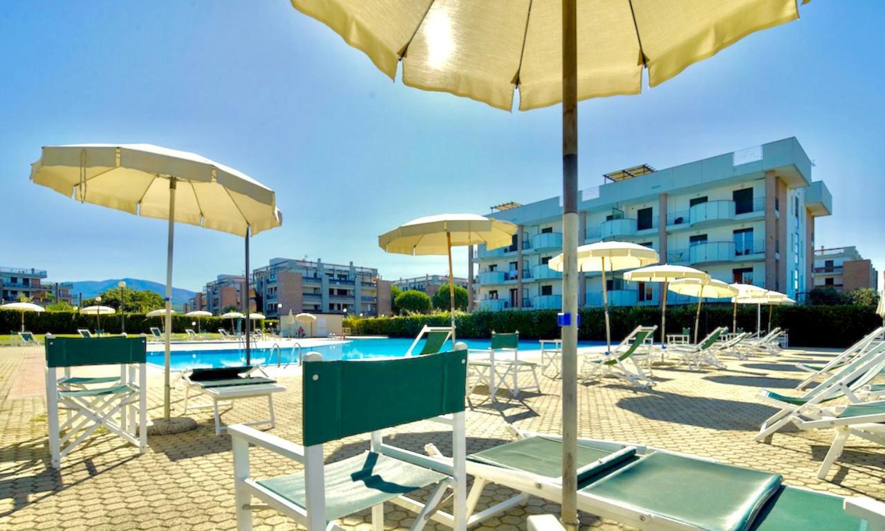 Isa-Apartments 4 Beds In Residence With Swimming-Pool In San Vincenzo, Just 600 Meters From The Sea Ngoại thất bức ảnh