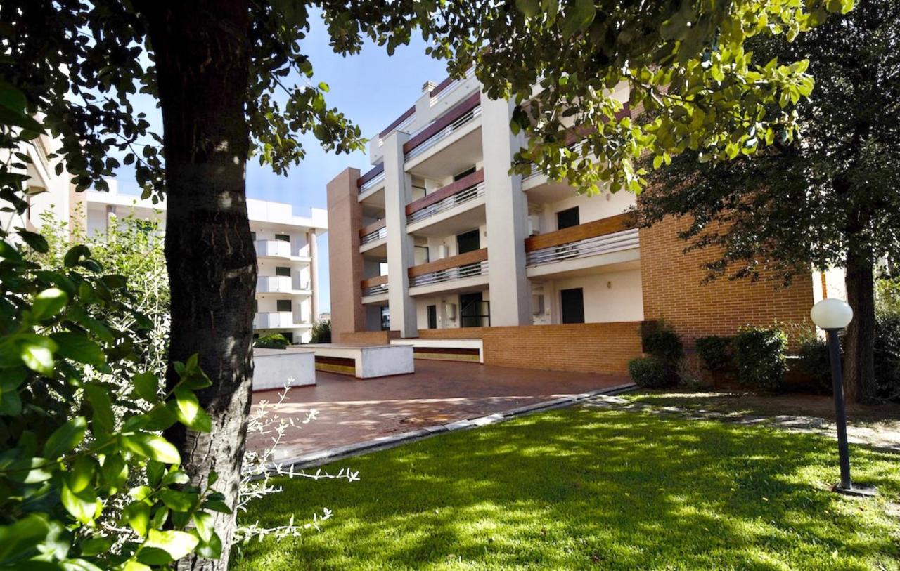 Isa-Apartments 4 Beds In Residence With Swimming-Pool In San Vincenzo, Just 600 Meters From The Sea Ngoại thất bức ảnh